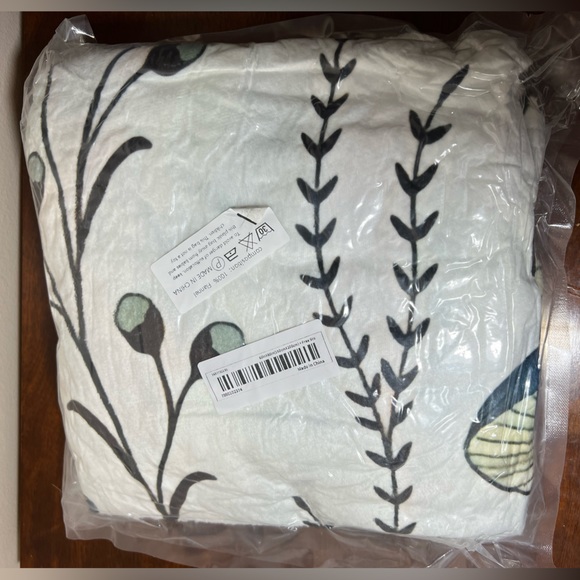 New soft multicolor cute mushroom print large blanket 60”x80” - Picture 7 of 8